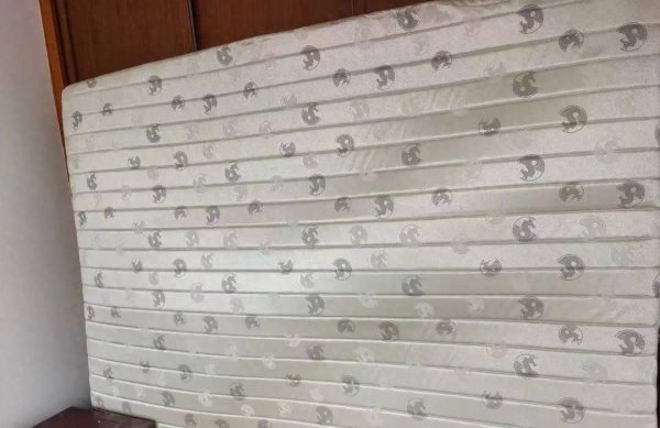 汇盈策略 800元买的床垫，扔掉花了500元！二手家具“代扔费”被吐槽